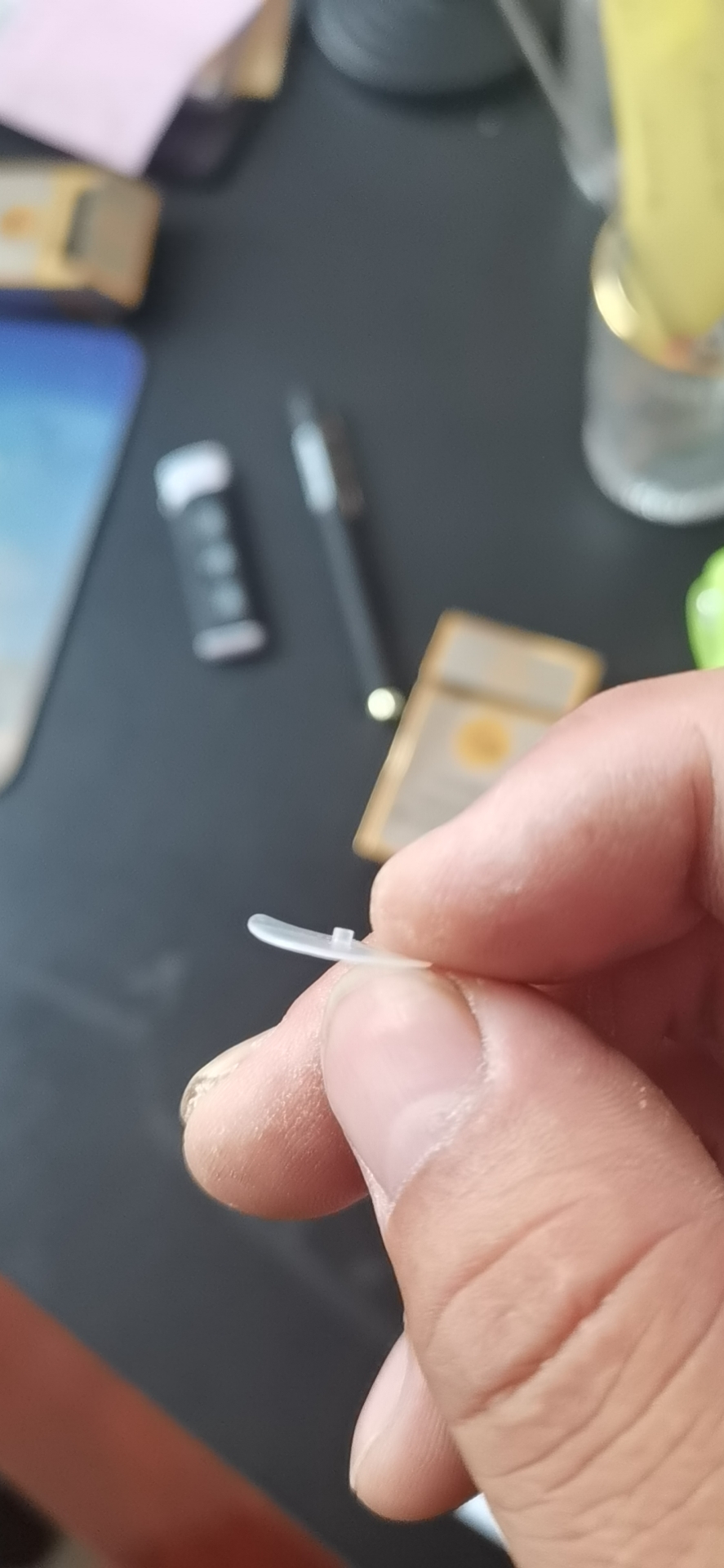 硅胶粘玻璃胶水