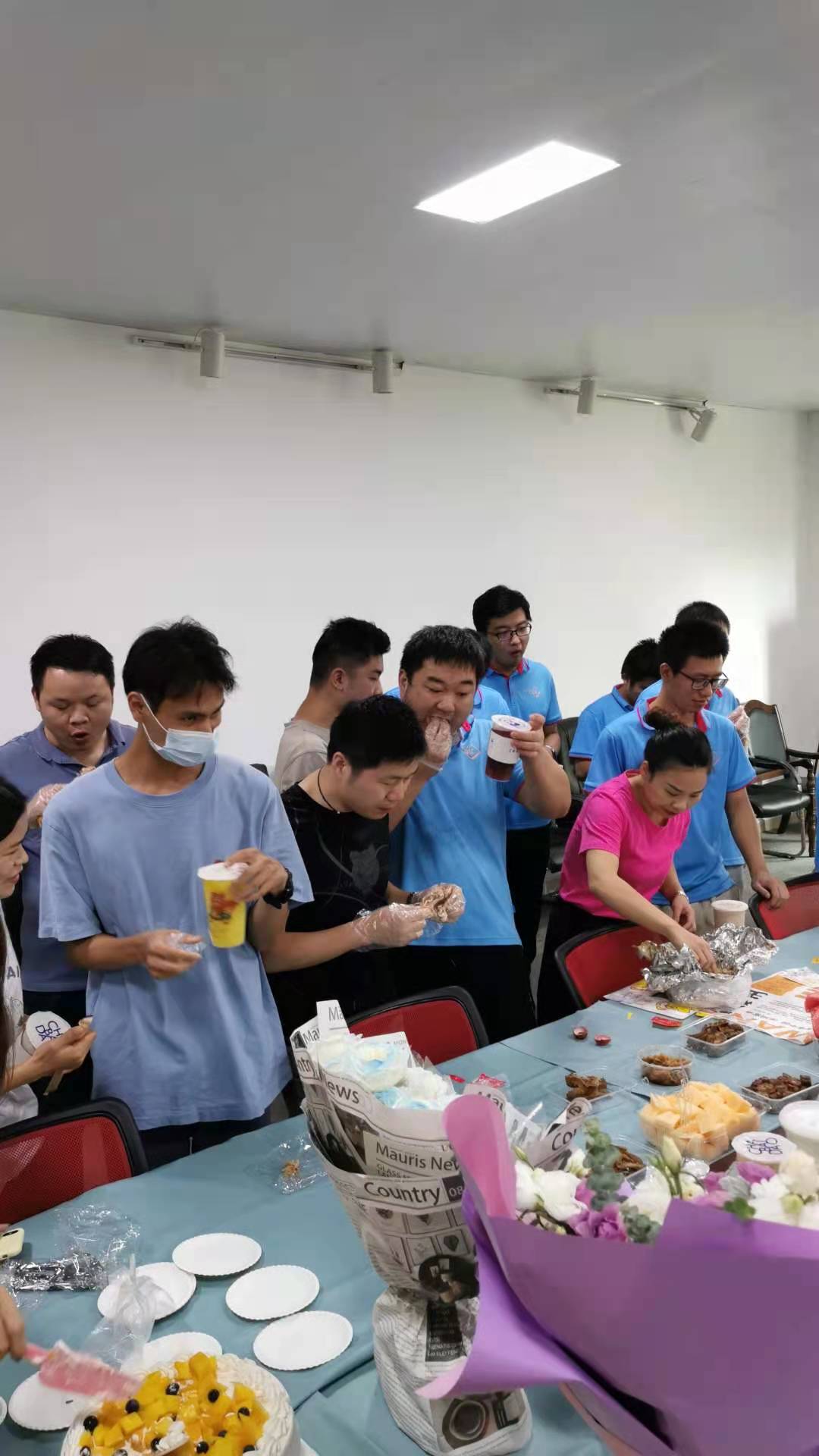 热烈庆祝康利邦团队达成业绩目标