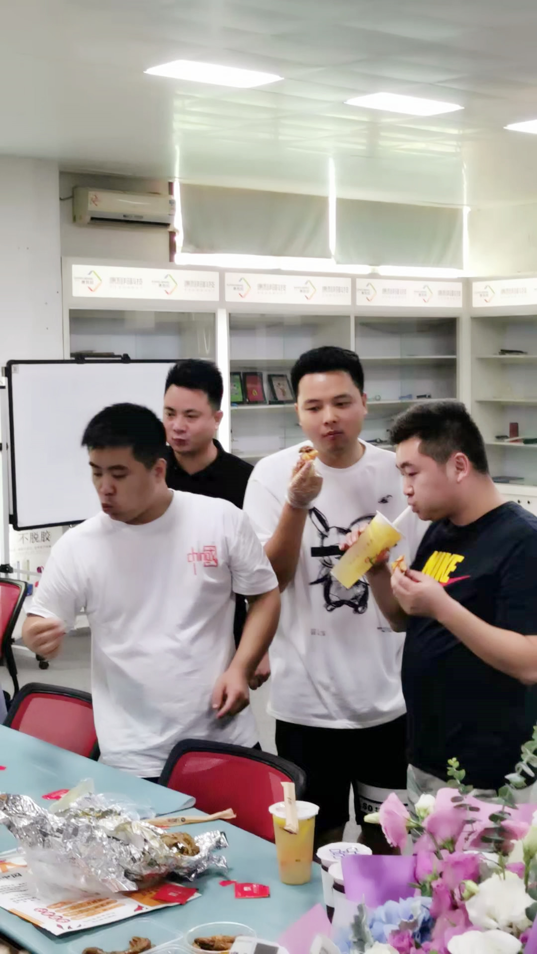 热烈庆祝康利邦团队达成业绩目标